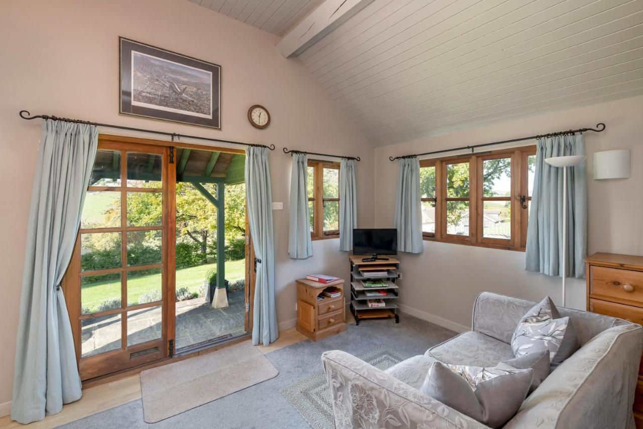 Beautiful Cottage With Stunning Views in Box Box  Exterior foto